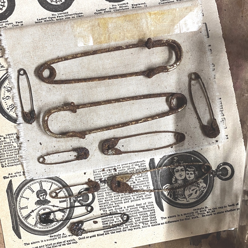 Vintage Rusted Safety Pin Set - Brown - Picture 2 of 3